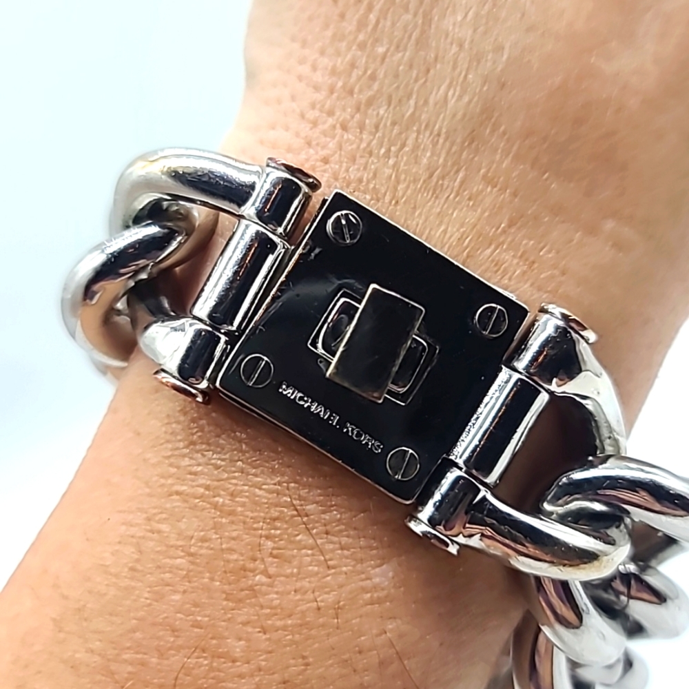 Michael Kors Chunky Twist-Lock Wide Chain Bracelet! Shiny Silver!